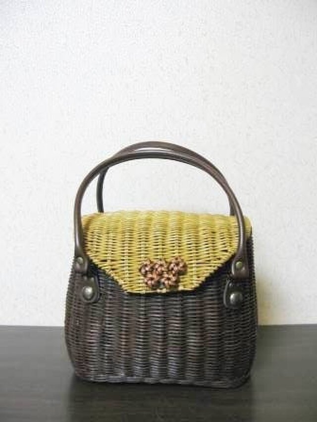 蓋つきのバックの画像1枚目