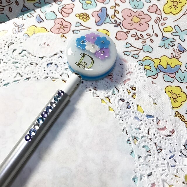 イニシャル入り☆flowerブーケのキラキラボールペン(ホワイト✖︎シルバー)の画像1枚目
