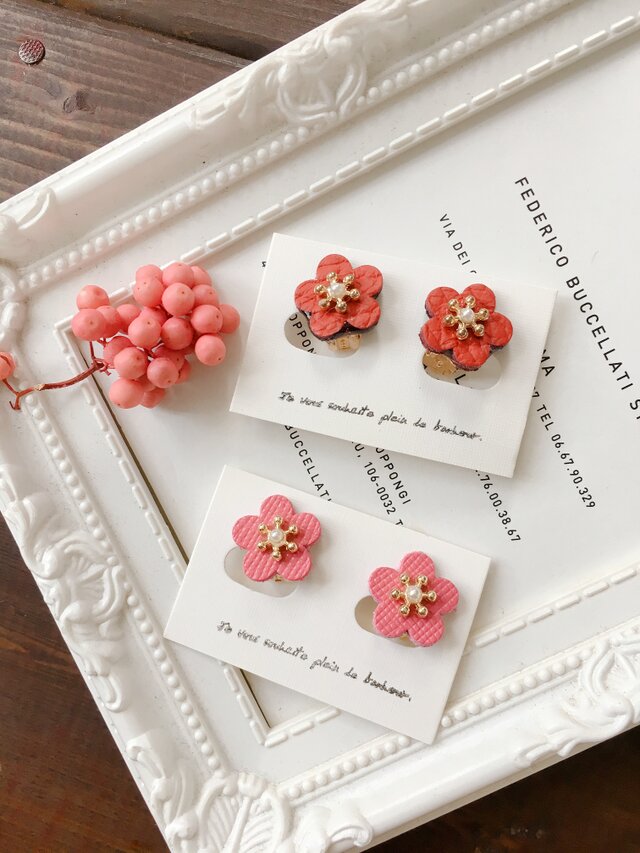 『革の花ピアス・イヤリング』 の画像1枚目