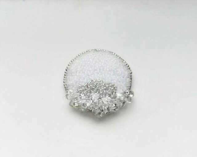 刺繍ブローチ maru 白の画像1枚目