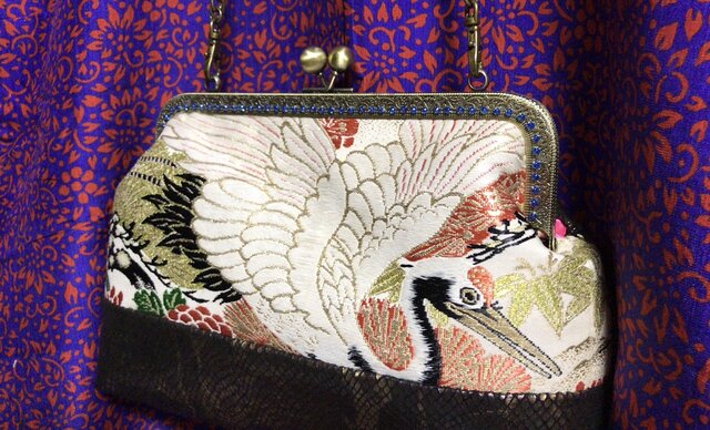 ☆受注生産☆ がまぐちバッグ・鶴と蛇革風の生地での画像1枚目