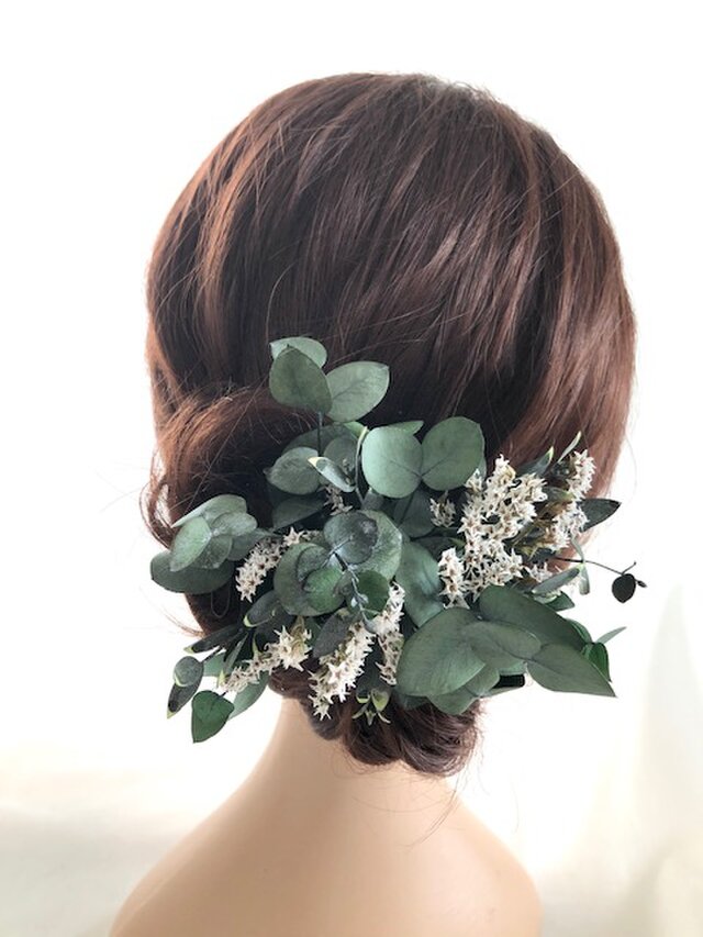 ユーカリ グリーンのボタニカルヘアクリップ髪飾り/プリザーブドフラワー/コサージュ使用可の画像1枚目
