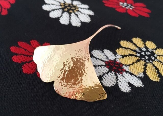 銀杏◆真鍮鍛金ブローチの画像1枚目