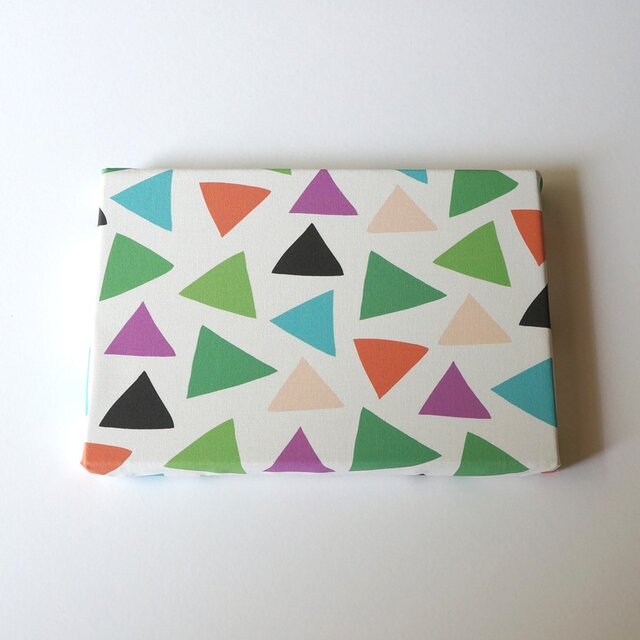 cheerful triangle ( green ) ファブリックパネルの画像1枚目
