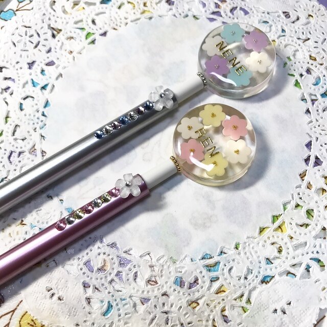 選べる2カラー!名前入り☆パステルlittle flower煌めきボールペンの画像1枚目