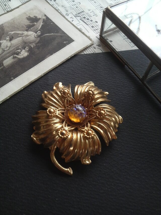 ヴィンテージ　ドラゴンズブレレス(11ﾐﾘ）大きなFlowerブローチ