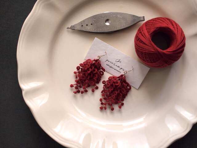 タティングレース ジョセフィンノットピアス(ボリューム半分)(red)受注制作の画像1枚目