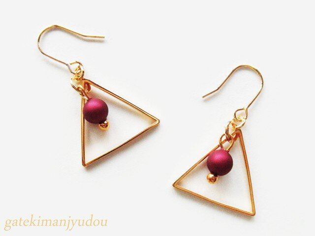 トライアングル×マットパール△ピアス/ワイン【イヤリング等変更可】の画像1枚目