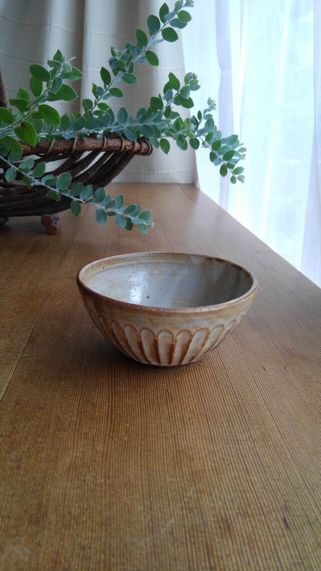 ちいさいボール 粉引の画像1枚目