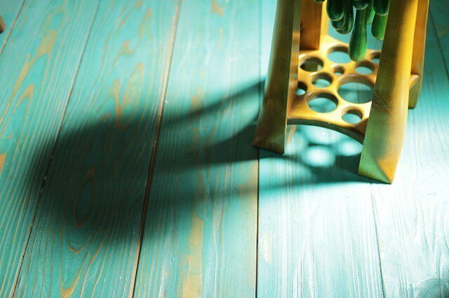 奇妙な木のスツール / 緑、黄色 | iichi 日々の暮らしを心地よくする