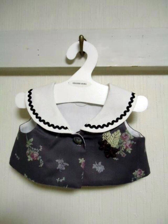 ダッフィーお洋服 ブラウス(花グレー)の画像1枚目