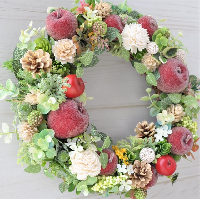 赤りんごと白いソラフラワー：リース フルーツ 木の実 | iichi 日々の