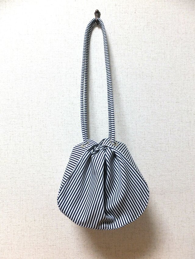 maru bag 《navy border》の画像1枚目