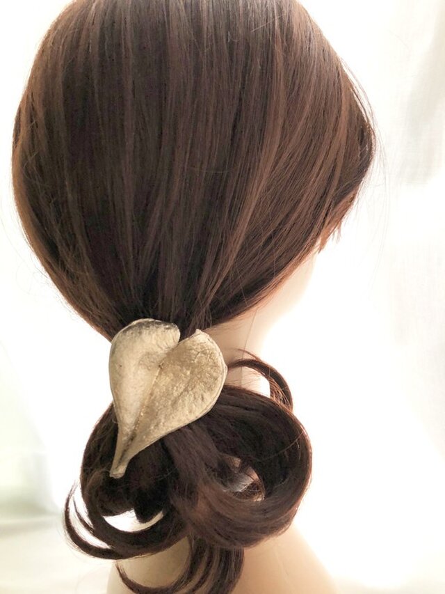 ハートの木の実のボタニカルへアゴムアクセサリーの画像1枚目