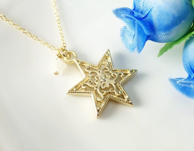 *N28*お星様&ホワイトジェード(スター)☆ロングネックレス(70cm)の画像1枚目