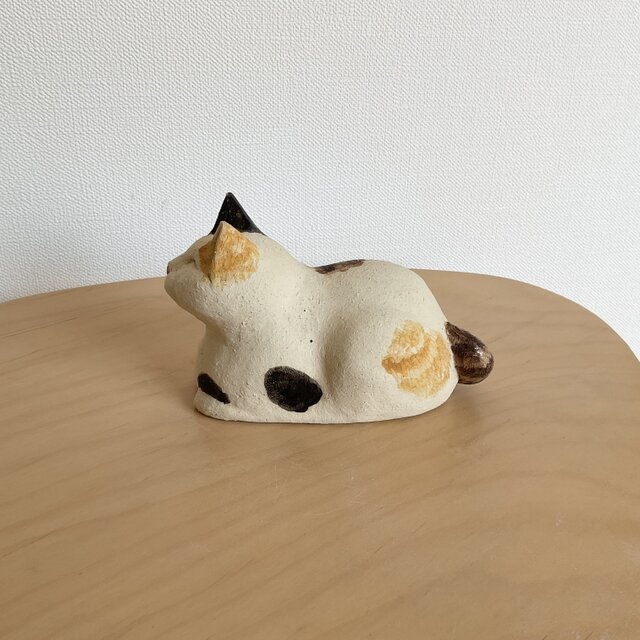 よい顔の三毛猫 | iichi 日々の暮らしを心地よくするハンドメイドや