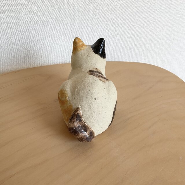 よい顔の三毛猫 | iichi 日々の暮らしを心地よくするハンドメイドや