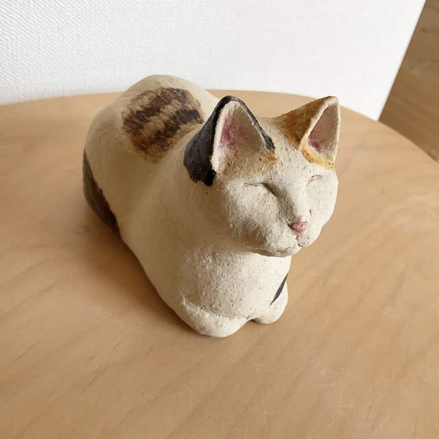 よい顔の三毛猫 | iichi 日々の暮らしを心地よくするハンドメイドや