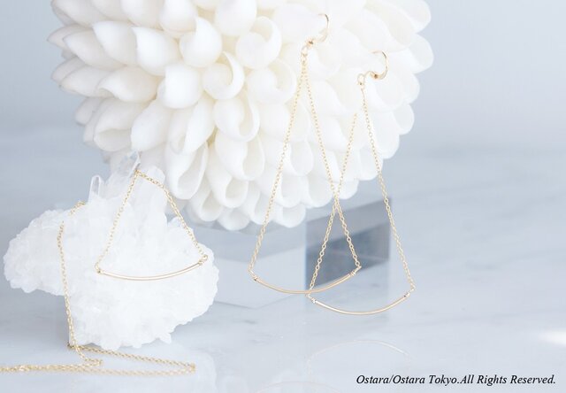 【Minimalism】14KGF Cuvy Bar Earrings,-- GoldxGold--の画像1枚目