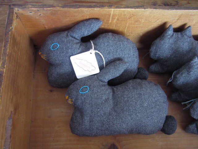 再販 >> " Stickitten" rabbit loaf フランネルの画像1枚目