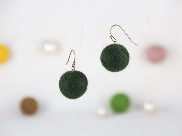 まんまるピアス(まるひとつ・緑)の画像1枚目