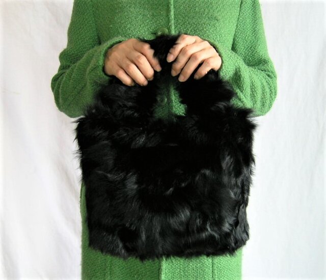 ¶ new antique fur ¶ ブラックラムバッグの画像1枚目