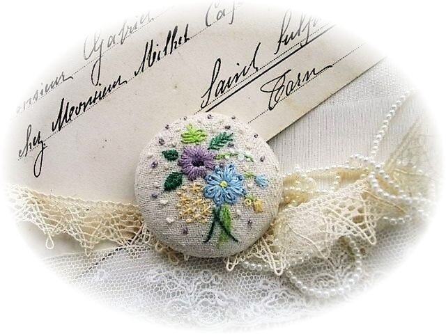 送料無料 コットンリネン手刺繍ブローチブーケの画像1枚目