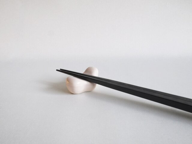 Pink Stable Chopstick Holder (ピンクの安定箸置き)の画像1枚目