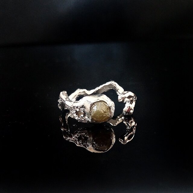 Natural rough diamond curved ringの画像1枚目