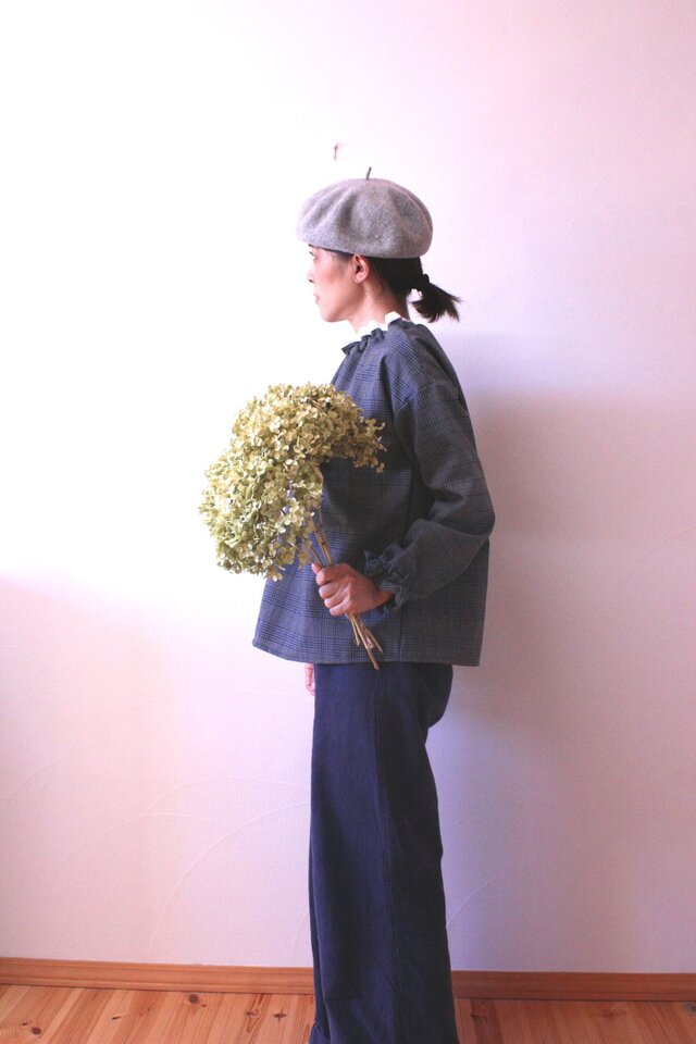 新作　チェック柄　スタンドフリルのプルオーバー