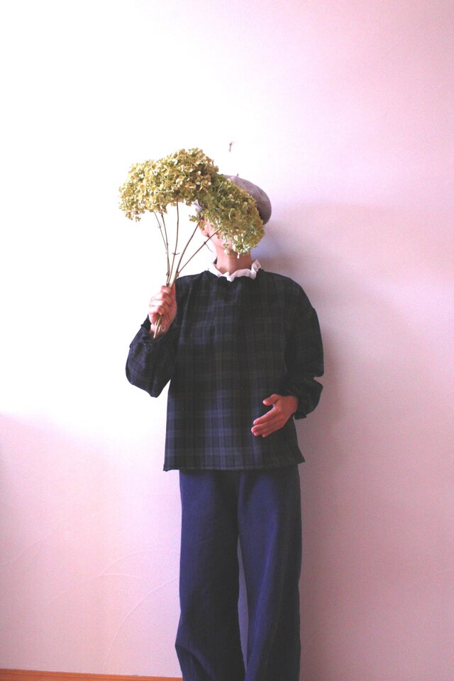 新作　チェック柄　スタンドフリルのプルオーバー