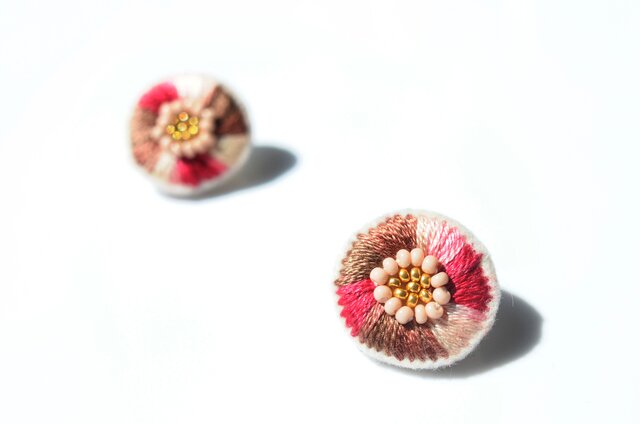 <Stella~遊び好きの星~>刺繍ピアス◎ラズベリーチョコレート◎2way★ロングポスト変更可能の画像1枚目