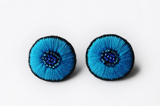 <Stella " Sis " ~遊び好きの星~>刺繍ピアス◎ターコイズブルーの夜色◎青◎2way★ロングポスト変更可能の画像1枚目