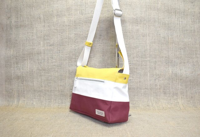キャンバス トリコロール・ショルダーバッグ(カラシ×生成×エンジ)の画像1枚目