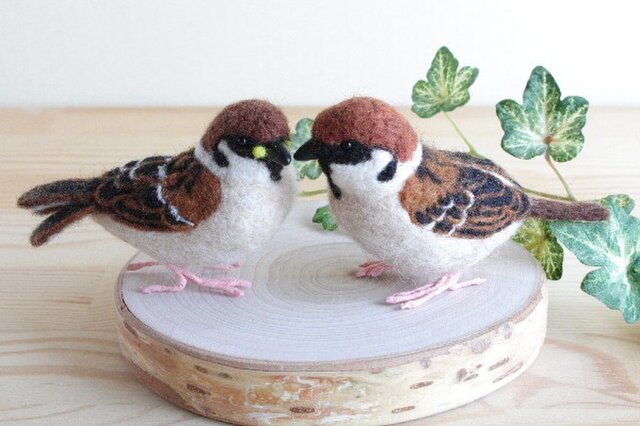 小鳥の親子 羊毛フェルト ハンドメイド 鳥 羊毛フェルト 小さな野鳥（スズメ親子） | iichi 日々の暮らしを