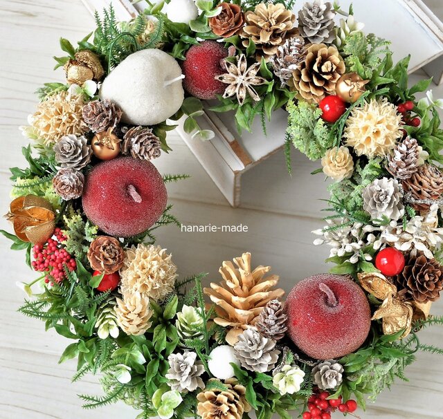 たっぷり木の実のクリスマス りんご 白と赤:リース4の画像1枚目