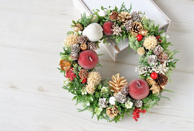 たっぷり木の実のクリスマス りんご 白と赤：リース4 | iichi 日々の