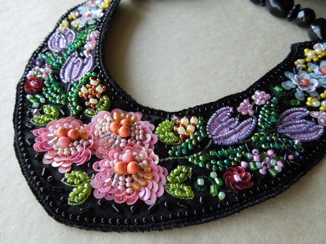 花柄刺繍のネックレス | iichi 日々の暮らしを心地よくする 
