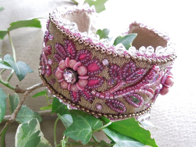 花模様のブレスレットの画像1枚目