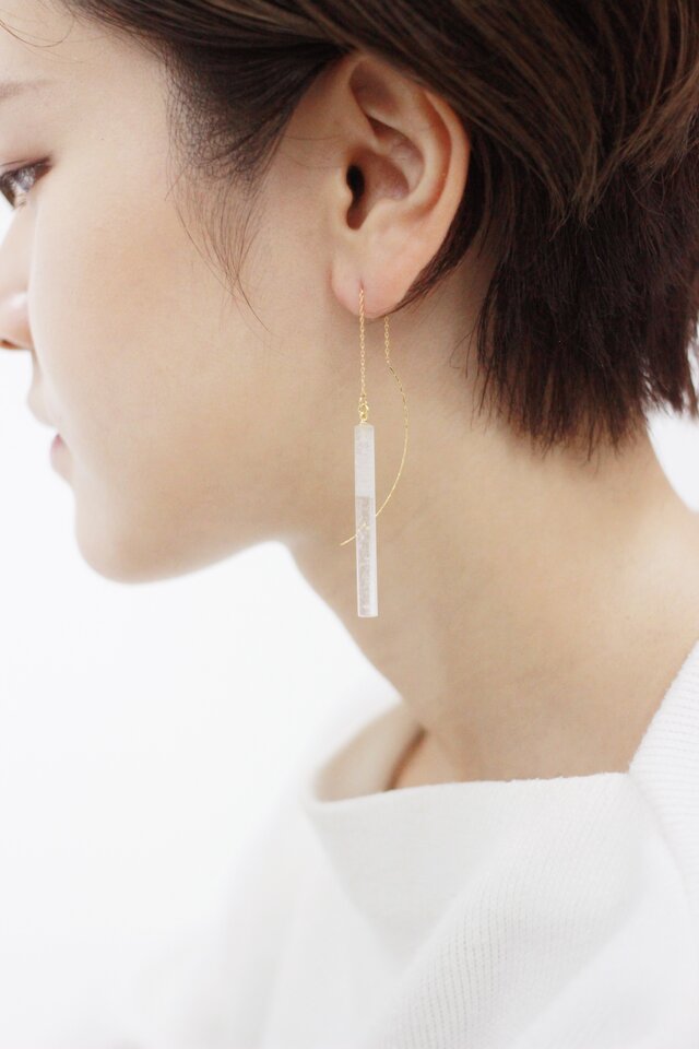 nagi ピアス 白 ロングタイプの画像1枚目