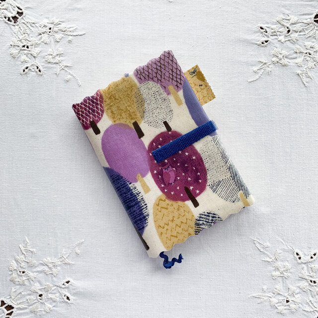 文庫本カバー　ふくろうの森