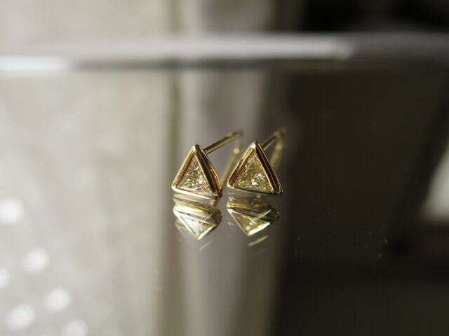 Ｋ18 Diamond Trilliant Pierce-