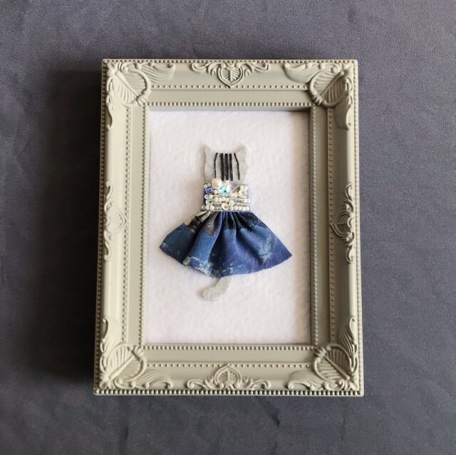 【せなかねこフェルトパネル】星空ワンピースの猫ちゃん(フォトフレーム・ビーズ・スパンコール・刺繍)の画像1枚目