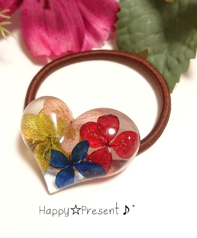 紫陽花のボタニカルflowerぷっくりハートのヘアゴム❤️✨ 送料無料 大人可愛い 限定 女子力 プレゼント ラッピングの画像1枚目