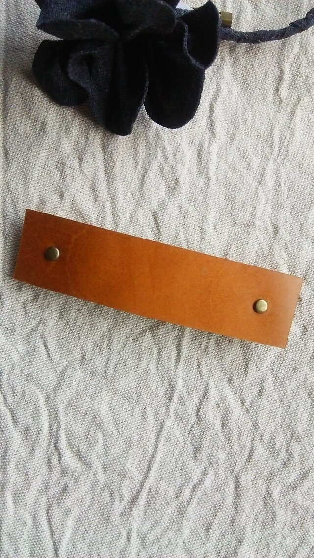 バレッタ 革の画像1枚目