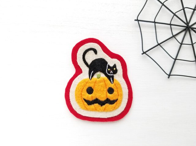ハロウィンブローチ(カボチャと黒ネコ)の画像1枚目