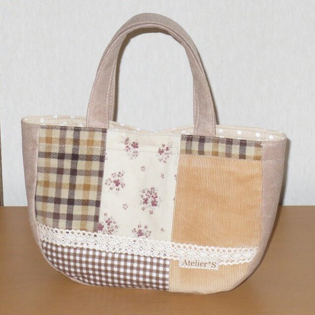 ミニラウンドバッグ★パッチワーク(ベージュ)★冬素材の画像1枚目