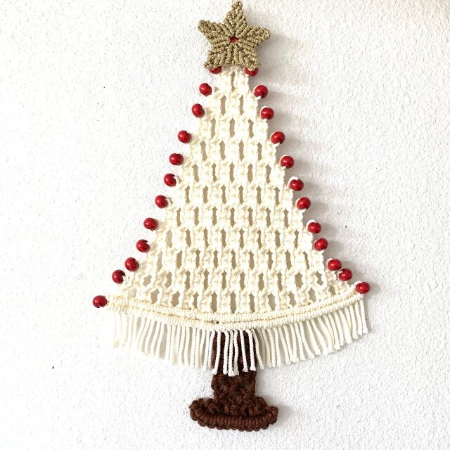 マクラメ編みの白くシンプルなクリスマスツリー/タペストリー～外せる