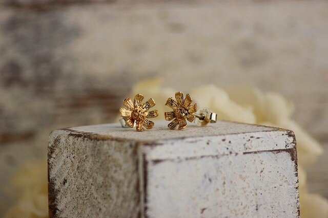 K18GP コスモスのピアス | iichi 日々の暮らしを心地よくする