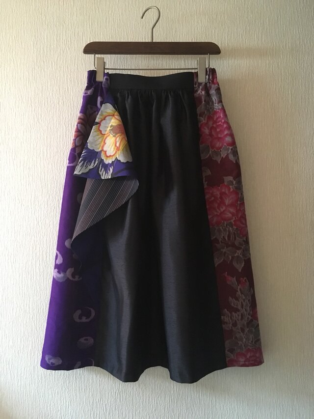 銘仙のフリルスカート827*黒*バックサテンシャンタン 古布 ギャザースカート